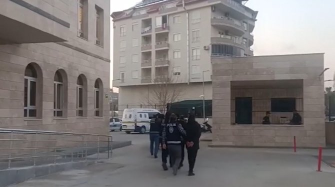 Antalya’da 3 İlçede 9 Ayrı Adrese Eş Zamanlı Narkotik Operasyonu: 10 Gözaltı
