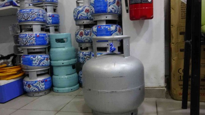Çaldığı Tüpü Geri Sattı