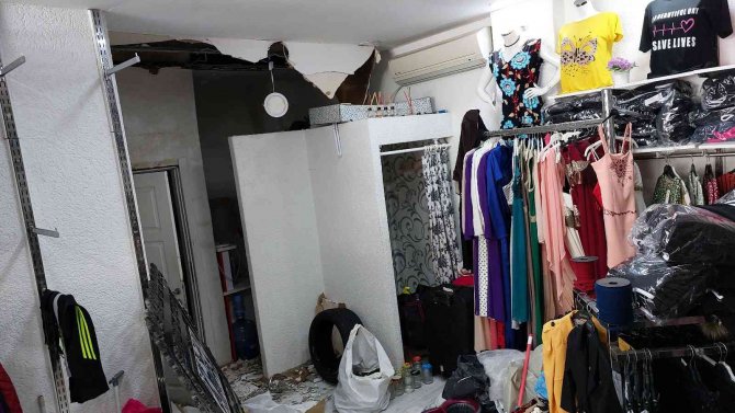 Avcılar’da Tavanı Çöken Dükkandan Dakikalarla Kurtuldu