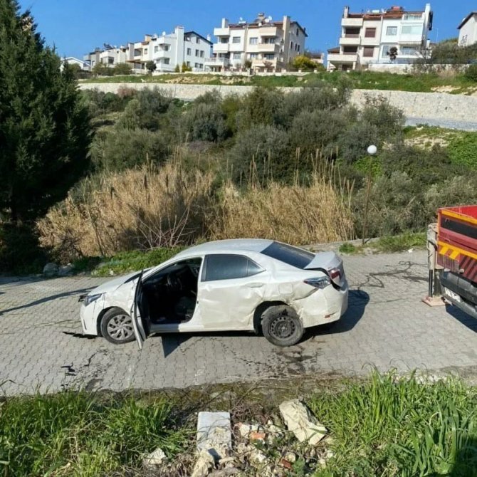 Sürücüsünün El Frenini Çekmeyi Unuttuğu Otomobil Dereye Uçtu