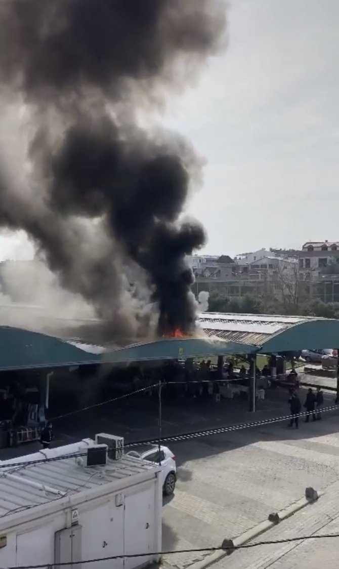Pazarda Korkutan Yangın