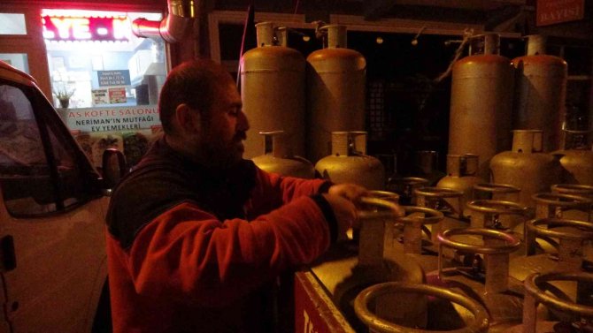 Çaldığı Tüpü Geri Sattı