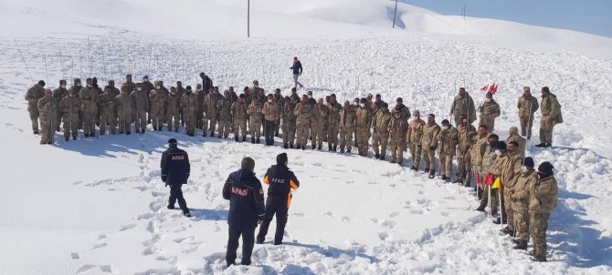 Bitlis’teki Güvenlik Korucularına Çığ Eğitimi