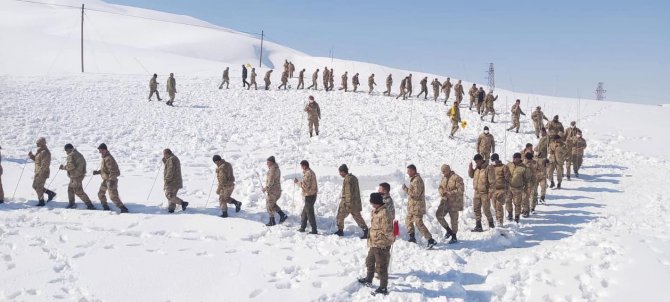 Bitlis’teki Güvenlik Korucularına Çığ Eğitimi
