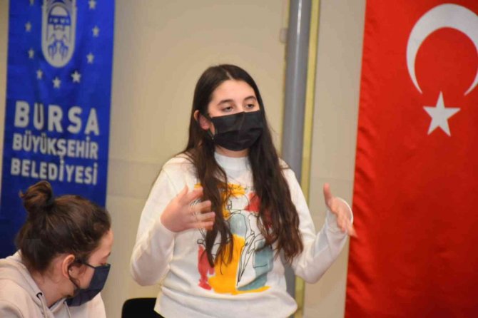 Çocuk Meclisi’nde Demokrasi Şöleni