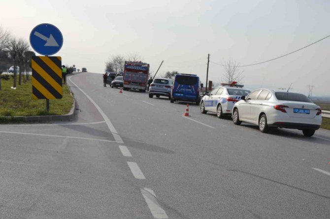 Biga’da Trafik Kazası: 1 Ölü, 2 Yaralı