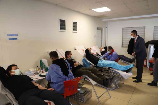 Di̇ski̇’den Kızılay’a Kan Bağışı