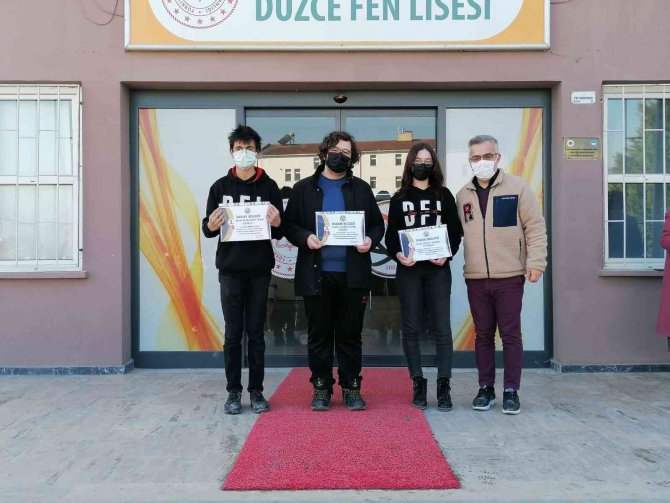 Başarılı Öğrencilere Ödülleri Verildi