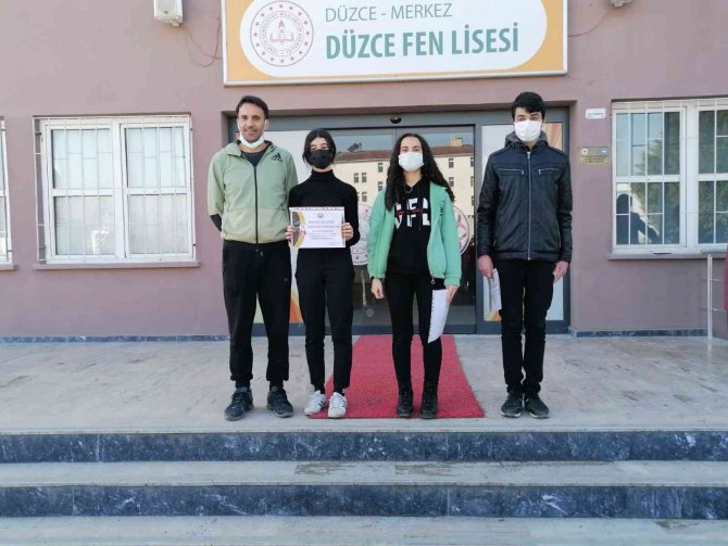 Başarılı Öğrencilere Ödülleri Verildi