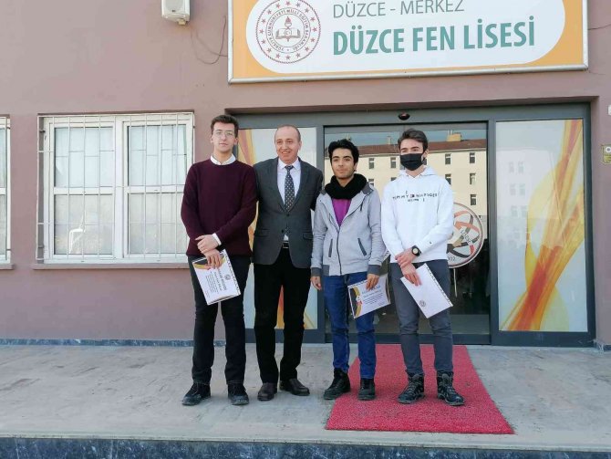 Başarılı Öğrencilere Ödülleri Verildi