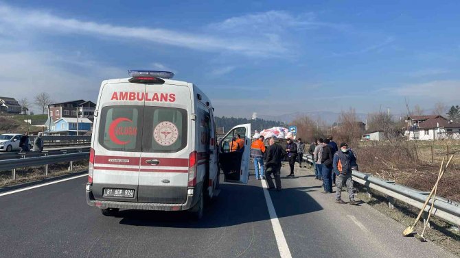 Traktörle Çarpışan Otomobil Takla Attı 3 Kişi Yaralandı