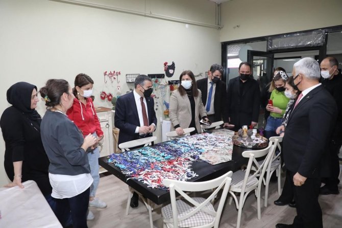 Vali Atay, Yakından Takip Ediyor