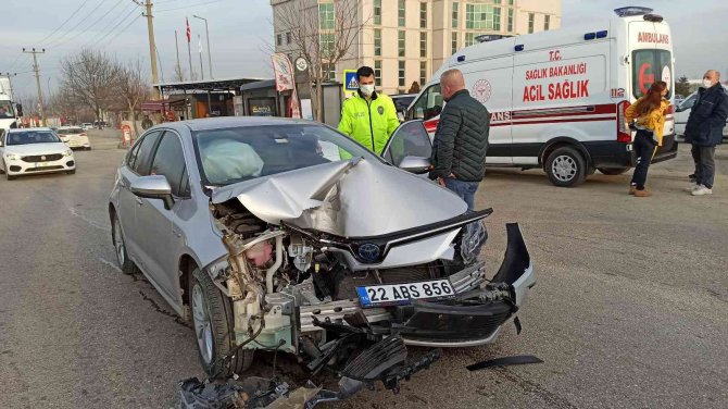 Güneş Gözünü Alınca Bariyere Çarptı