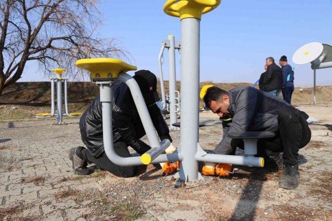 Erzincan’da Park Yenileme Ve Tadilat Çalışmaları Başladı