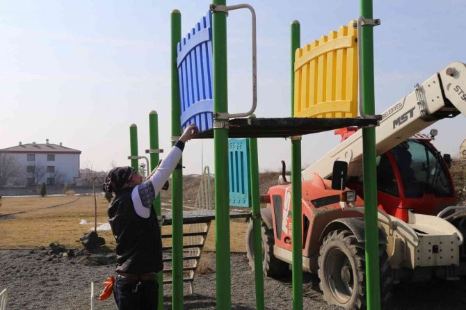 Erzincan’da Park Yenileme Ve Tadilat Çalışmaları Başladı