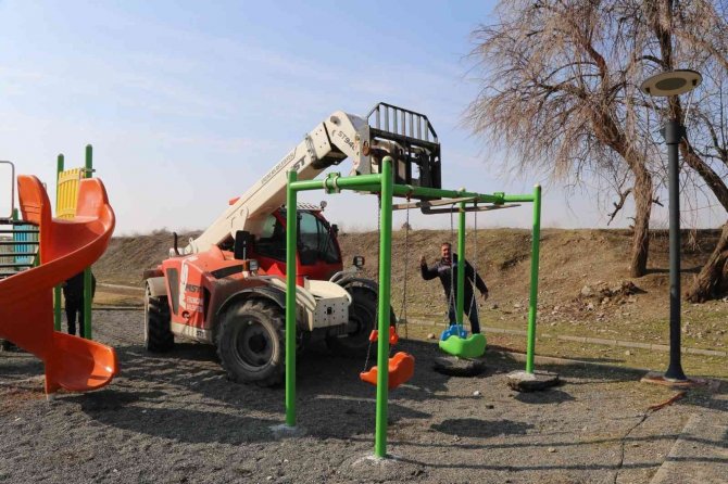 Erzincan’da Park Yenileme Ve Tadilat Çalışmaları Başladı
