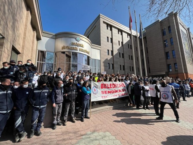 Belediye Çalışanları ‘Ek Ücret’ Eylemi Yaptı