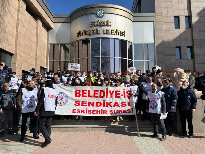 Belediye Çalışanları ‘Ek Ücret’ Eylemi Yaptı