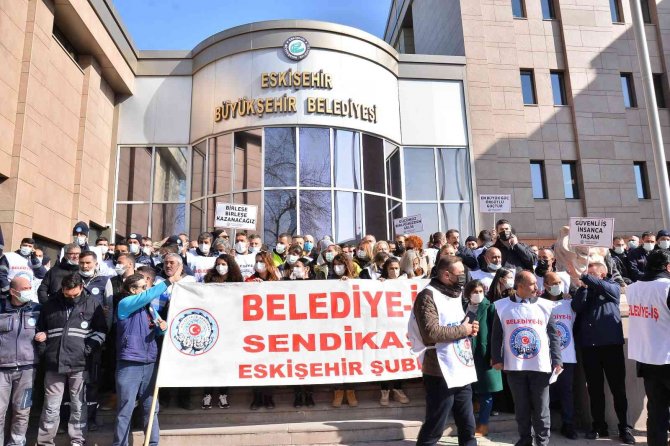Belediye Çalışanları ‘Ek Ücret’ Eylemi Yaptı