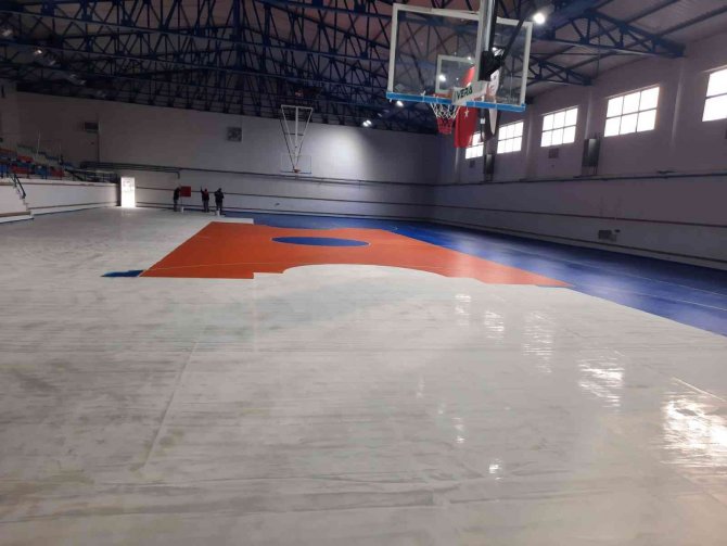 Sarayköy Spor Salonu Baştan Aşağıya Yenilendi
