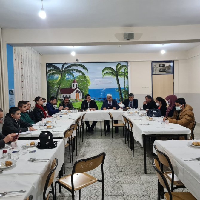 Yarışmada Kazanılan Altınlar Öğrencilere Hediye Edildi