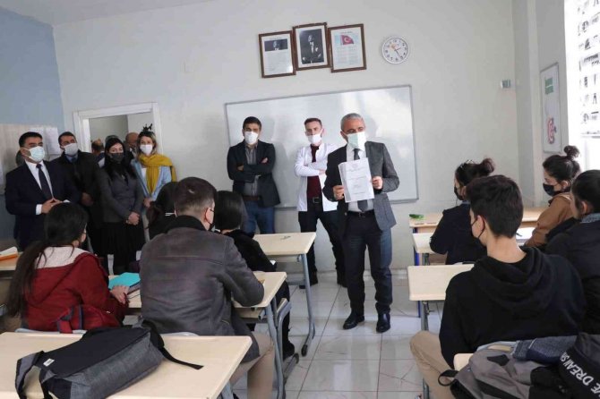 Müdür Gür’den Pısa’da Hakkari’yi Temsil Edecek Okula Ziyaret