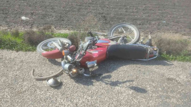 Otomobilin Çarptığı Motosiklet Sürücüsü Hayatını Kaybetti