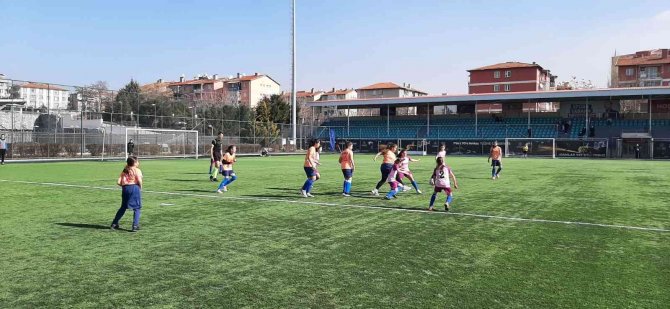 23 Nisan Futbol Turnuvası’nda İlk Düdük Çaldı