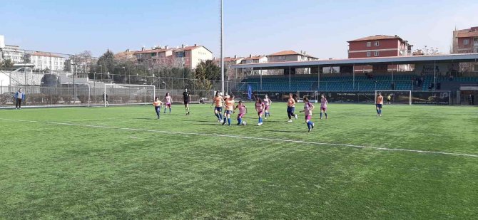 23 Nisan Futbol Turnuvası’nda İlk Düdük Çaldı