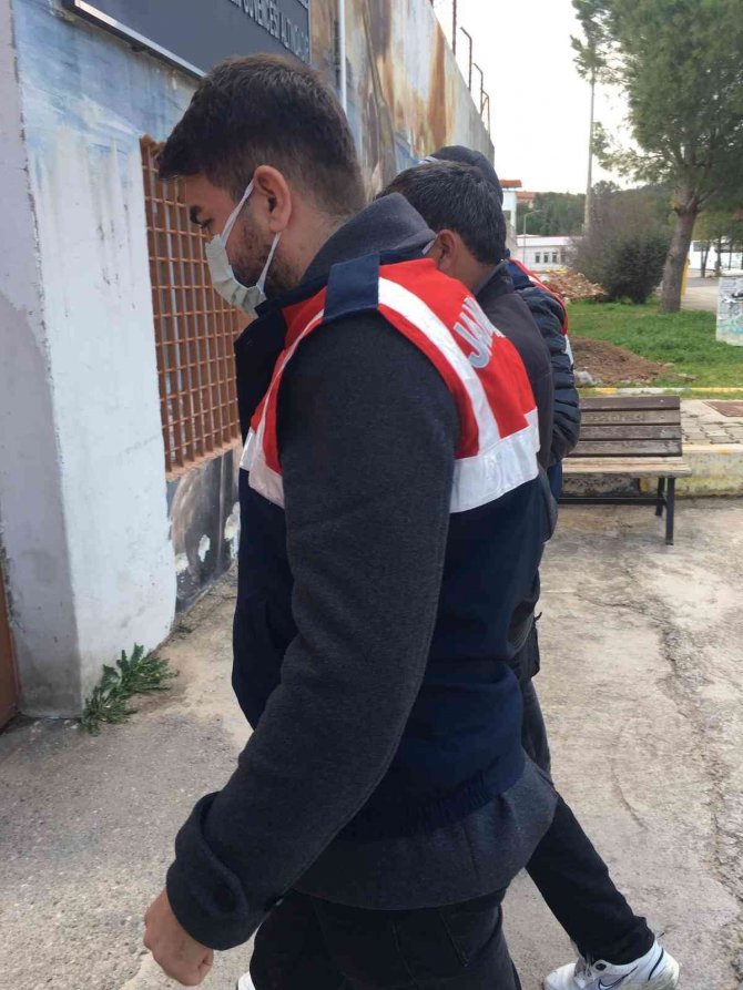 İ̇zmir’de Jandarmadan Terör Operasyonu: 14 Gözaltı