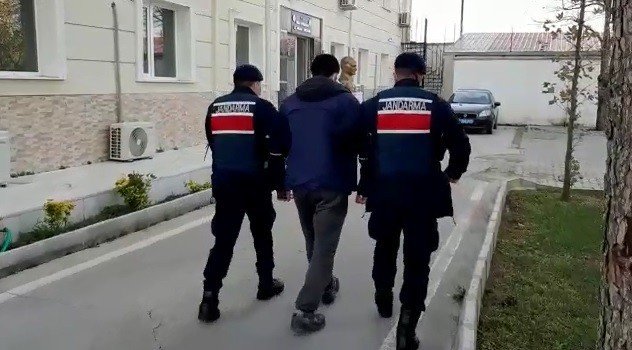 İ̇zmir’de Jandarmadan Terör Operasyonu: 14 Gözaltı