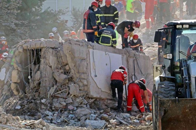 Depremde 11 Kişiye Mezar Olan Apartmanın Sanıkları İçin 22.5’er Yıl Hapis Cezası Talebi