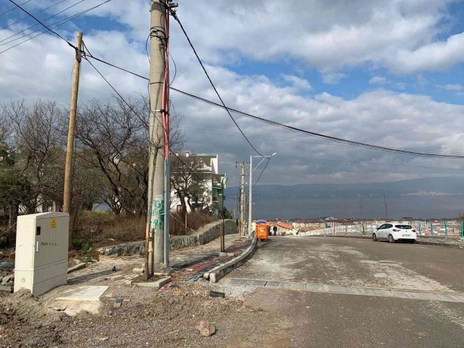 Karamürsel 101. Caddede Aydınlatma Çalışmaları Başladı