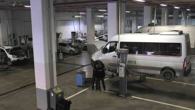 Elektrikleri Kesik Olan Otomobil Yetkili Servisi 20 Gündür Jeneratörle Çalışıyor