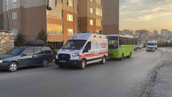 Sehpa Demirine Sıkışan Çocuğu İtfaiye Kurtardı