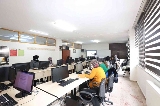 Komek Yeni Döneme 70 Bin Kursiyerle Başladı