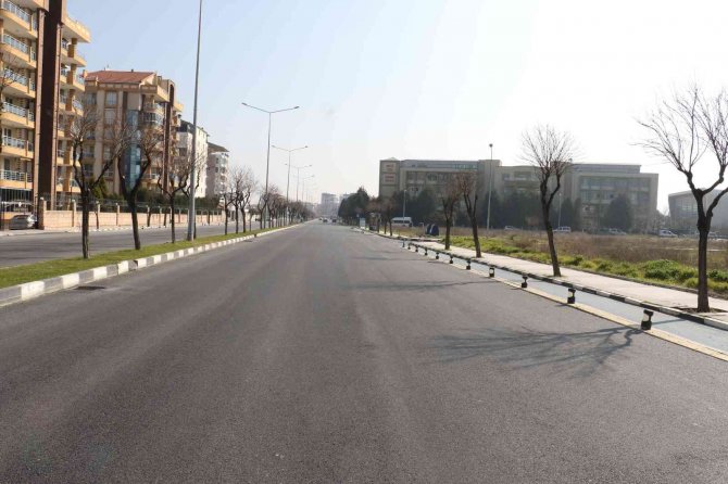 Manisa’da Sıcak Asfalt Mesaisi Devam Ediyor