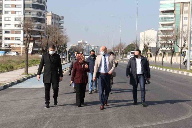 Manisa’da Sıcak Asfalt Mesaisi Devam Ediyor