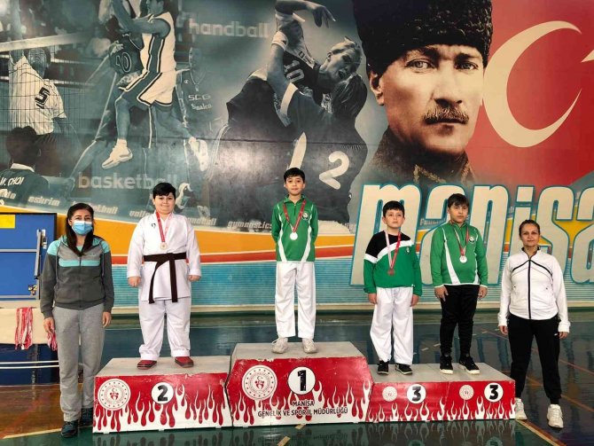 Manisa Bbsk’lı Karatecilerden 10 Madalya