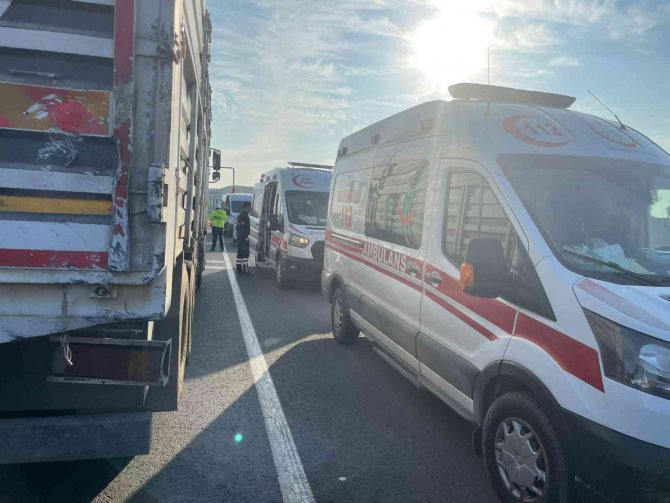 Mardin’de Ticari Araç Tırın Dorsesine Çarptı: 1 Ölü, 8 Yaralı