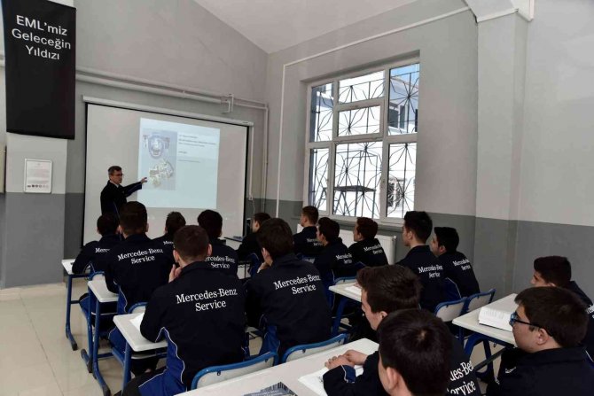 Mercedes-benz Türk’ten Mesleki Eğitime Katkı