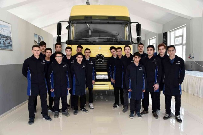 Mercedes-benz Türk’ten Mesleki Eğitime Katkı