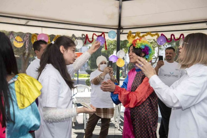 Mersin’deki ’Angleman Sendromlu’ Aileler Bir Araya Geldi