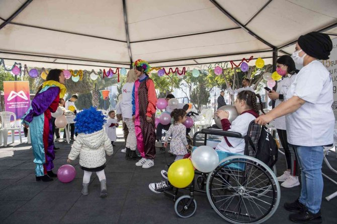 Mersin’deki ’Angleman Sendromlu’ Aileler Bir Araya Geldi