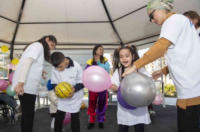 Mersin’deki ’Angleman Sendromlu’ Aileler Bir Araya Geldi