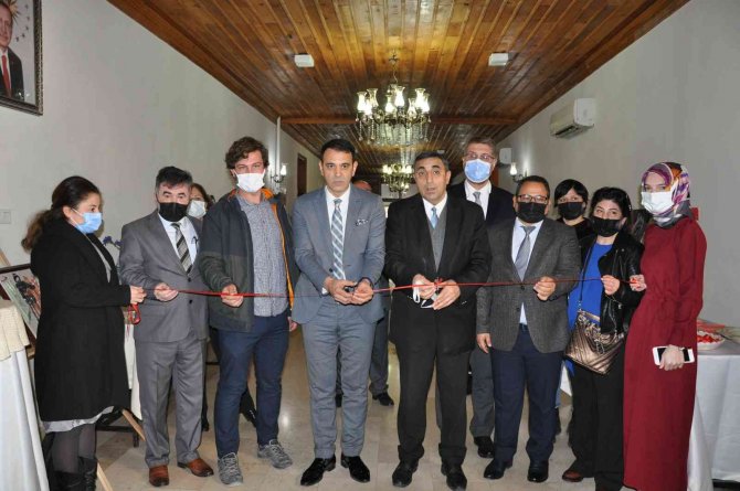 Resim Ve Seramik Kursunu Bitirip Sergisi Açtılar