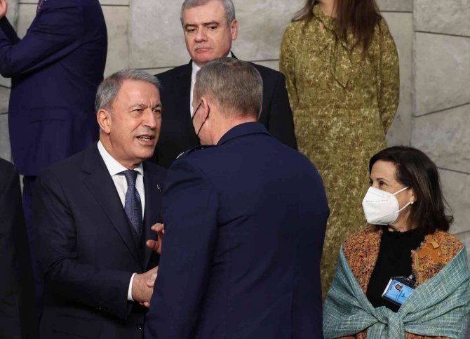 Savunma Bakanı Akar, Nato Savunma Bakanlarının “Aile Fotoğrafına” Katıldı