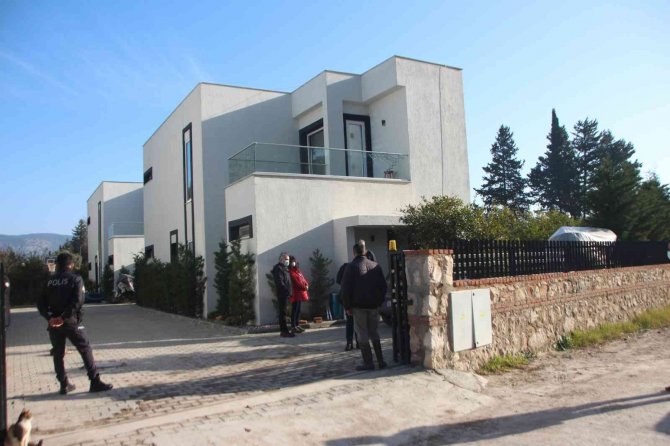 Eski Manken Evinde Ölü Bulundu