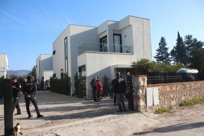 Eski Manken Evinde Ölü Bulundu