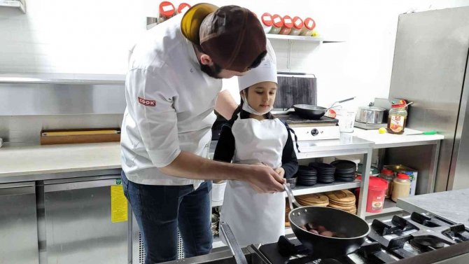Minik Aşçılar İşbaşında